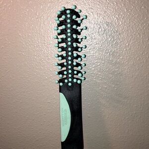 Cricket Volume Brush